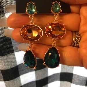 Stunning, costume jewelry, Rose gold super sparkly earrings